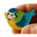Broșă mărțișor pentru copii din metal, multicolor, model 44, dimensiune 2x2 cm, ambalaj carton decorativ