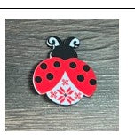 Martisor pentru copii, Brosa, Material Metal, Ambalaj Carton cu Design, Deimensiune Brosa Aproximativ 2 x 2 cm, Multicolor, Model 45 - vivimall.ro