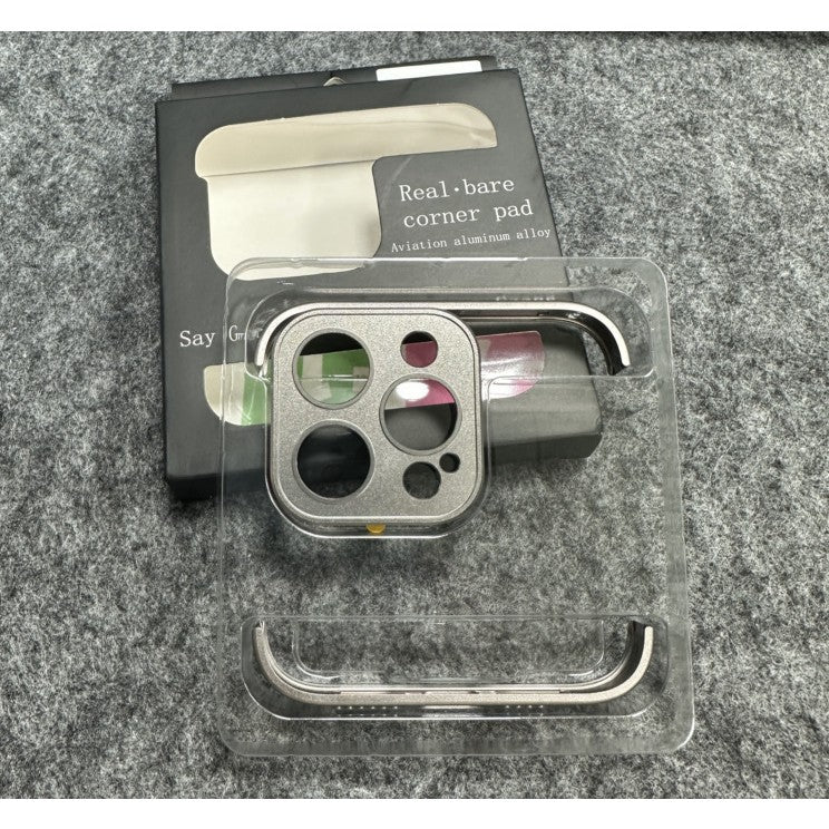Capac metalic colț superior iPhone 15 Pro din aliaj, detaliu montaj, gri metalizat