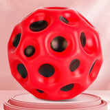 Detaliu suprafață minge Space Moon Ball 66 mm roșie cu forme neregulate hiperelastice