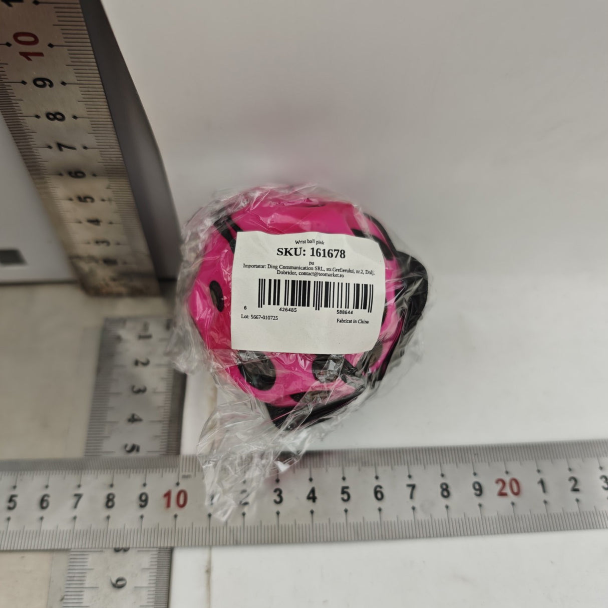 Minge Space Moon Ball roz pentru copii, prezentare lifestyle, jucărie elastică 66 mm
