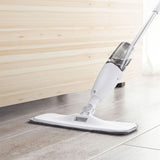 Mop plat, Vivimall, cu pulverizator, pentru uz casnic, plastic, rezerva de mop din microfibra, 125x40 cm, Alb/Negru - vivimall.ro