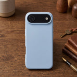 Husă Flippy iPhone 17 Air albastru cu margini ridicate pentru protecția camerei foto, vedere laterală