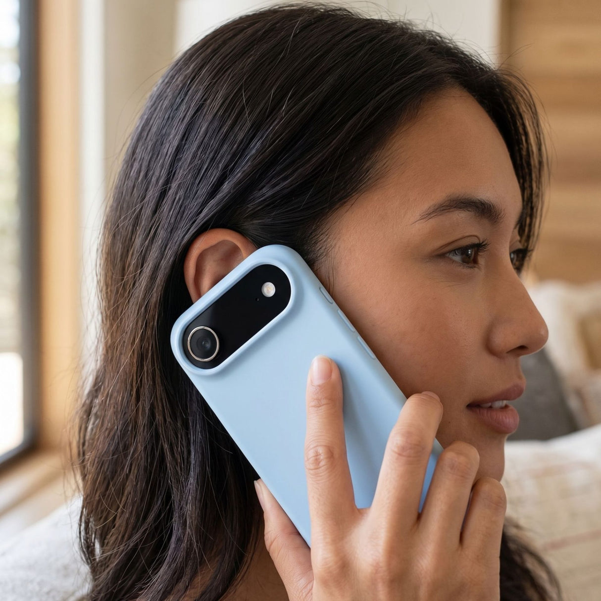 Husă Flippy MagSafe Shield iPhone 17 Air albastru montată pe telefon, vedere lifestyle