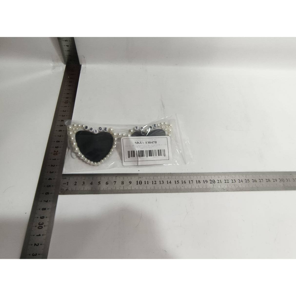 Ochelari in Forma de Inima, Vivimall, pentru Petrecerea Burlacitelor, Tematica Nunta, Protectie Soare, 15.3x5.7x14.5 cm, Scris Bride to Be cu Perle, Alb - vivimall.ro