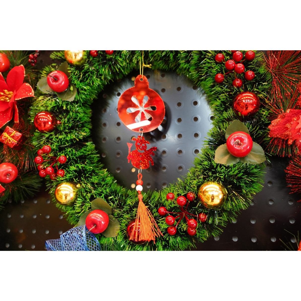 Ornament brad, Flippy, Rotund, Om de zapada, Rosu, Lucios, 10*28CM, Acril, Interior/ Exterior - vivimall.ro