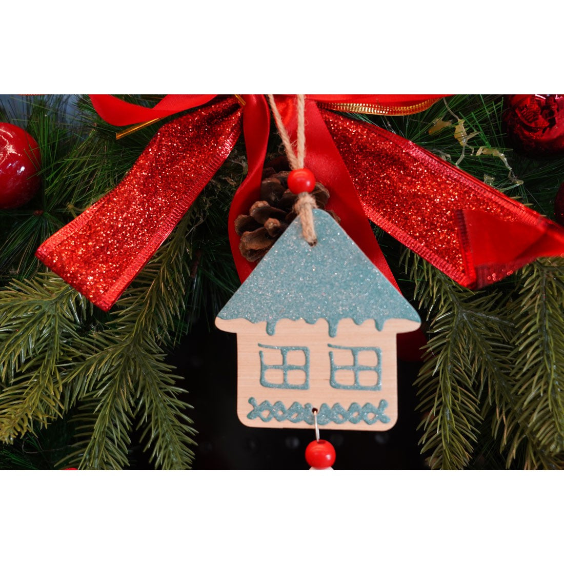 Ornament De Brad Casuta, Lemn, 18 Cm