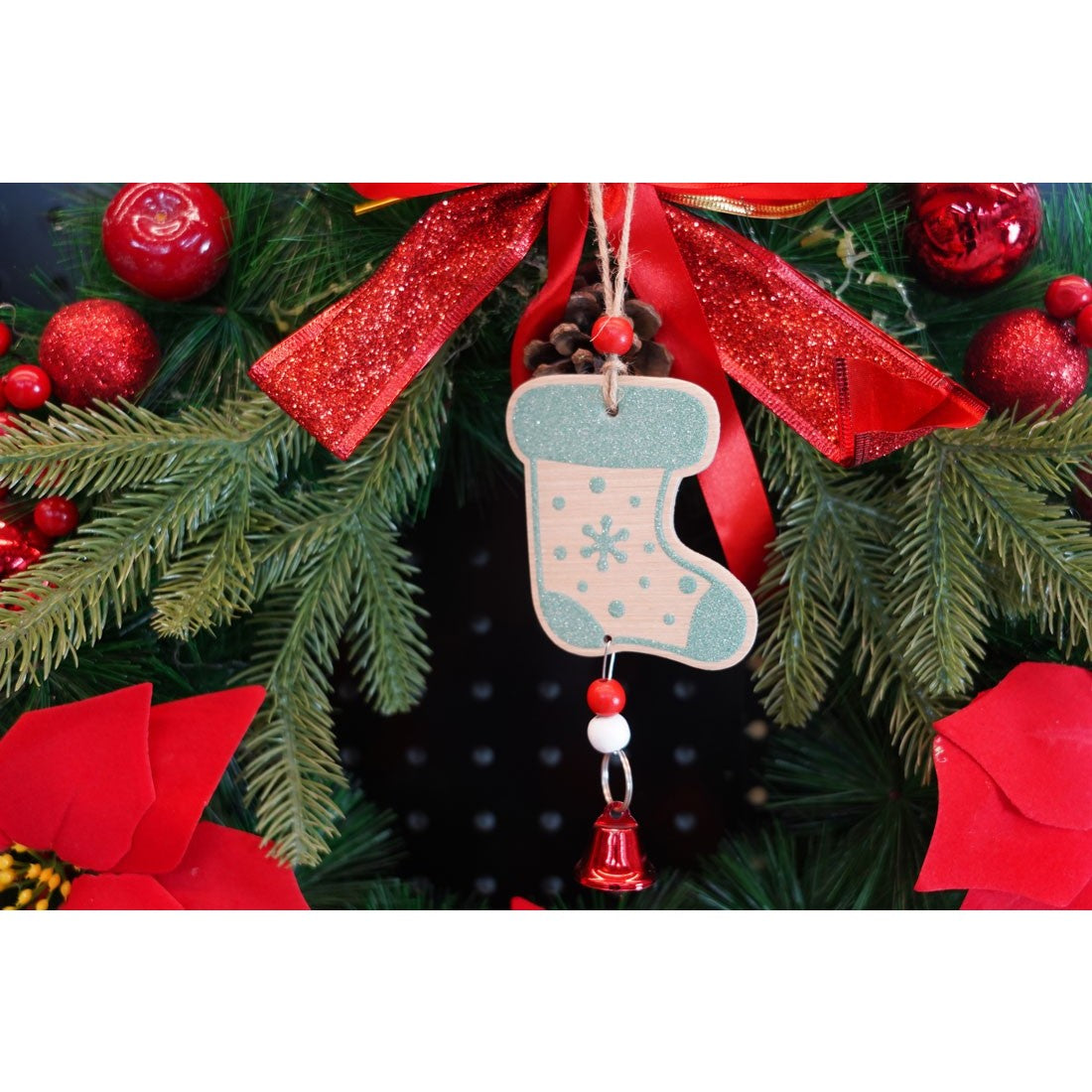 Ornament de brad ciorap cu clopotel, Flippy, multicolor, lemn, 17 cm - vivimall.ro