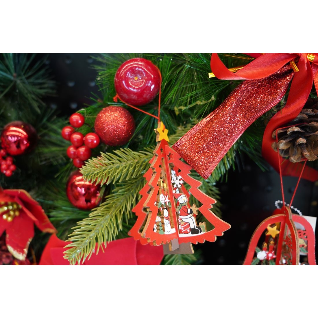 Ornament de brad mos craciuni in brad, Flippy, multicolor, lemn, 10.5x9.5 cm - vivimall.ro