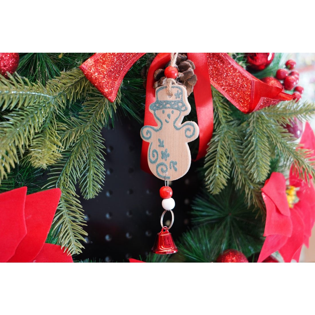 Ornament de brad om de zapada, Flippy, multicolor, lemn, 17 cm - vivimall.ro