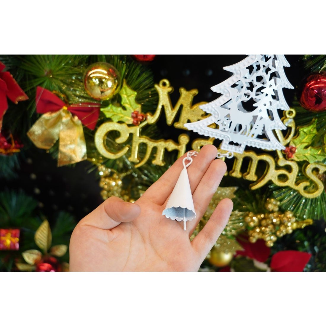 Ornament de brad pom de craciun, Flippy, alb, metal, 20 cm - vivimall.ro