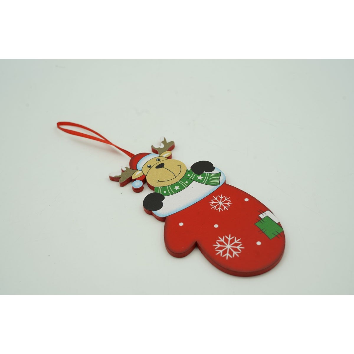 Ornament de brad ren in manusa, Flippy, rosu, lemn, 14 cm - vivimall.ro