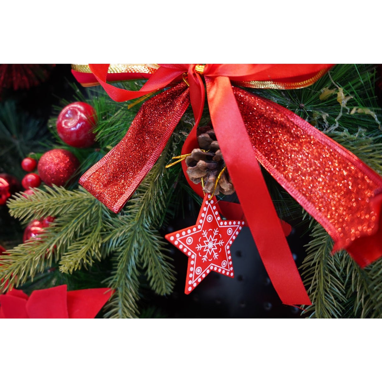 Ornament de brad stea, Flippy, rosu, lemn, 7.5 cm - vivimall.ro