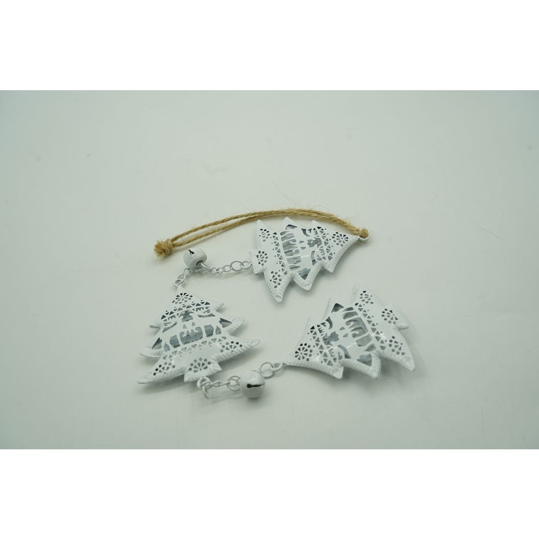 Ornament de brad trei pomi de craciun, Flippy, alb, metal, 30 cm - vivimall.ro