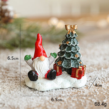 Detaliu ornament Crăciun rășină model Moș Crăciun cu brad împodobit, finisaje colorate, dimensiuni compacte 6.5 cm
