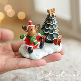 Ornament de Craciun din Rasina pentru Decor, Flippy, Model Ren cu Brad, Decoratiune de Birou pentru Craciun, 6.5 x 6.5 x 4 cm, Rosu Verde - vivimall.ro