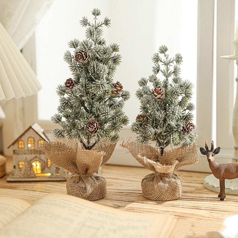 Decoratiune Craciun pentru Masa, Flippy, Ornament de Decor Model Brad de Craciun de Dimensiuni Mici cu Fulgi Albi, pentru Birou si Interior, din Plastic Calitativ 20 cm, Verde Alb - vivimall.ro