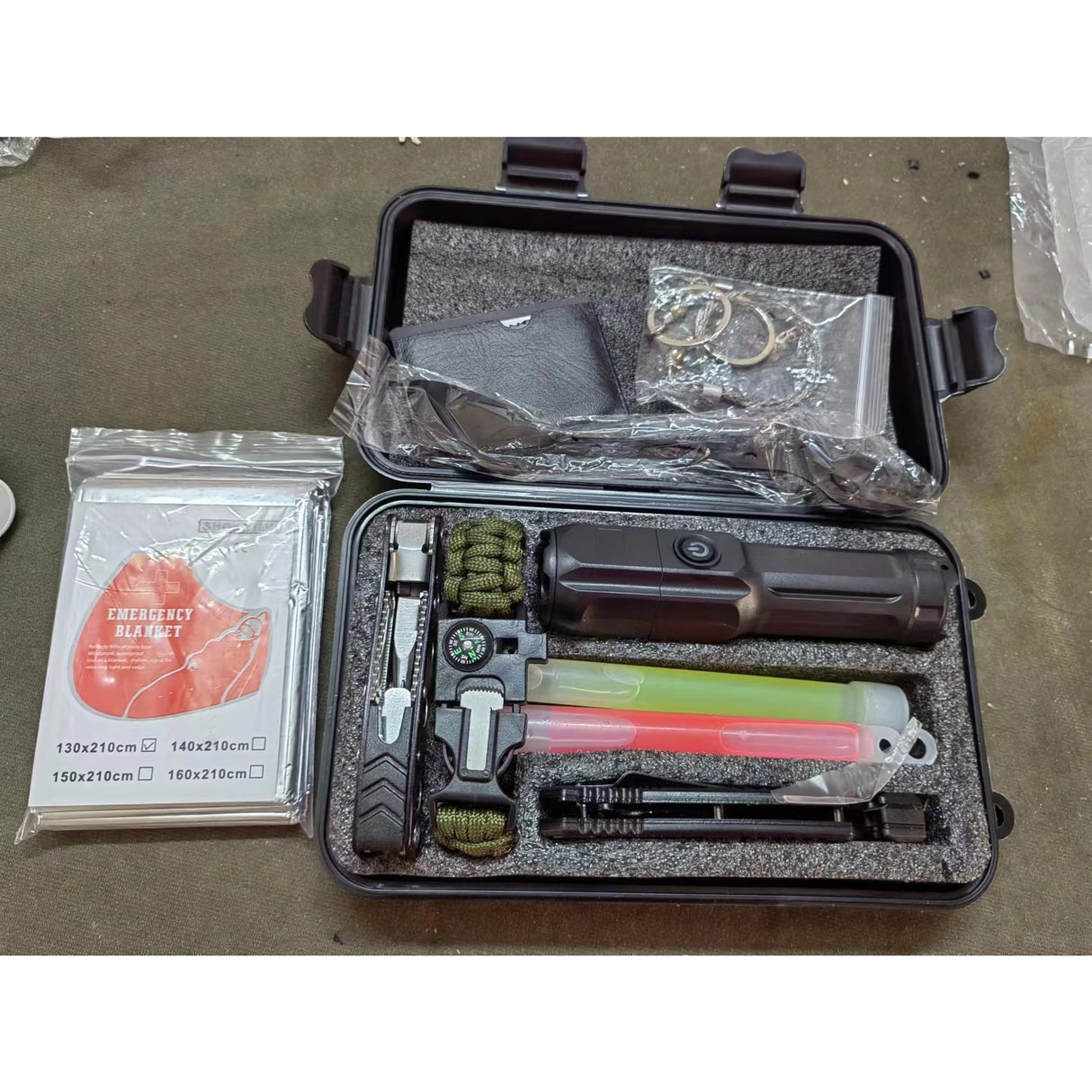 Kit supravietuire multifunctional, Vivimall, Instrumente profesionale, Tip Valiza, pentru Camping, Drumetii, Aventuri in aer liber, 130x210 cm, Negru