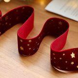 Panglica Decorativa de Craciun, Flippy, Panglica din Panza cu aspec de Catifea, Funda Ornament, Model cu Stele Aurii, Decor pentru Brad de Craciun, 200 x 4 cm, Rosu - vivimall.ro