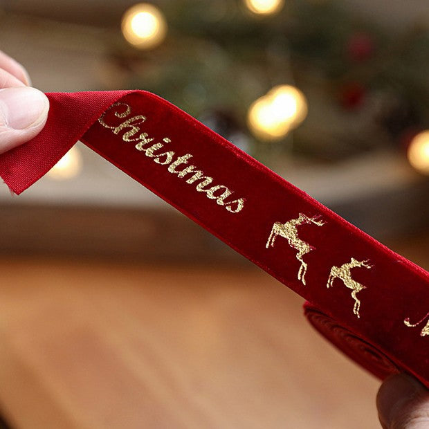 Panglica Decorativa de Craciun, Flippy, Panglica din Panza cu aspec de Catifea, Funda Ornament, Model Merry Christmas si Cerbi Aurii, Decor pentru Brad de Craciun, 200 x 2.5 cm, Rosu - vivimall.ro