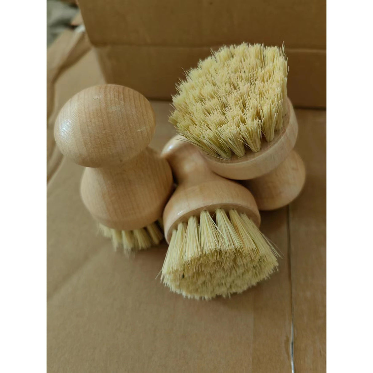 Perie de Curatat Vase si Alimente, Vivimall, din Lemn de Bambus, 8 x 5 cm, Perie din Sisal, Maro - vivimall.ro