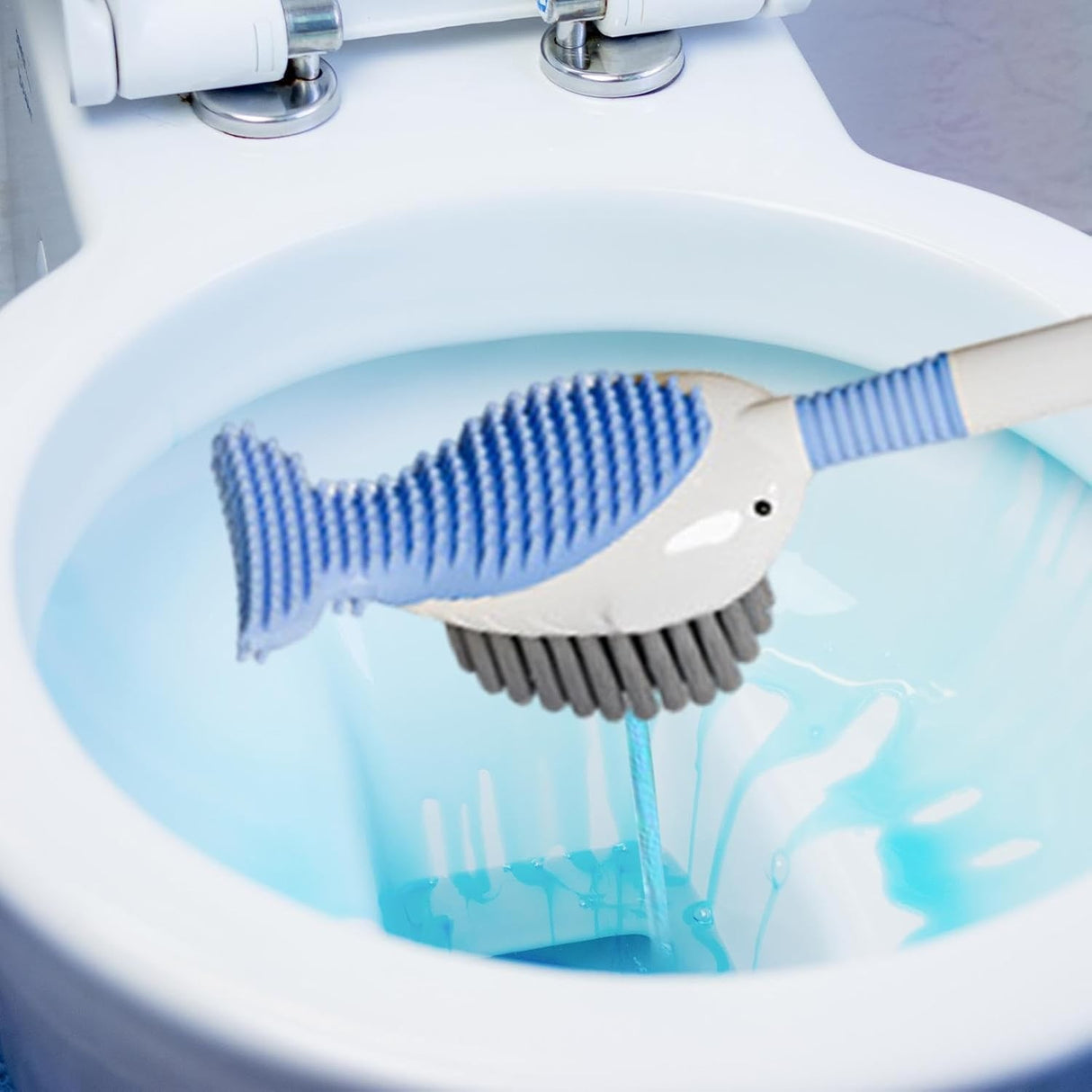Perie de Toaleta, Flippy, cu Suport de Perete, Recipient Detergent, 2 Tipuri de Perii, Model Balena, Albastru
