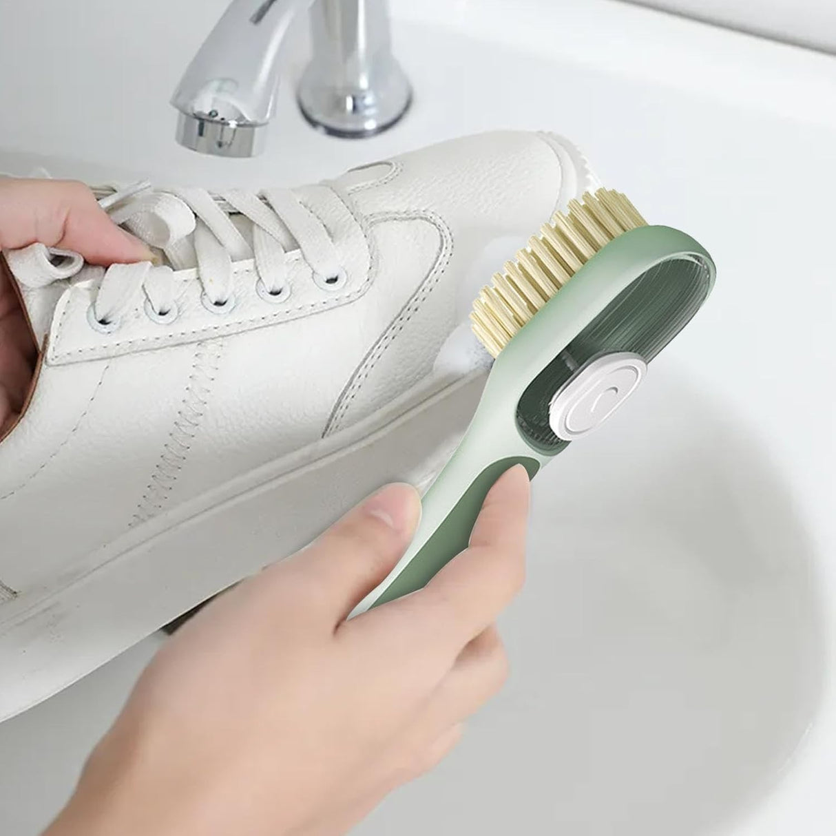 Perie Multifunctionala 2 in 1, Flippy, Perie Densa/Perie din Piele de Caprioara, cu Recipient Lichid, Maner Lung, 20.1x 4.3 x 5 cm, Verde