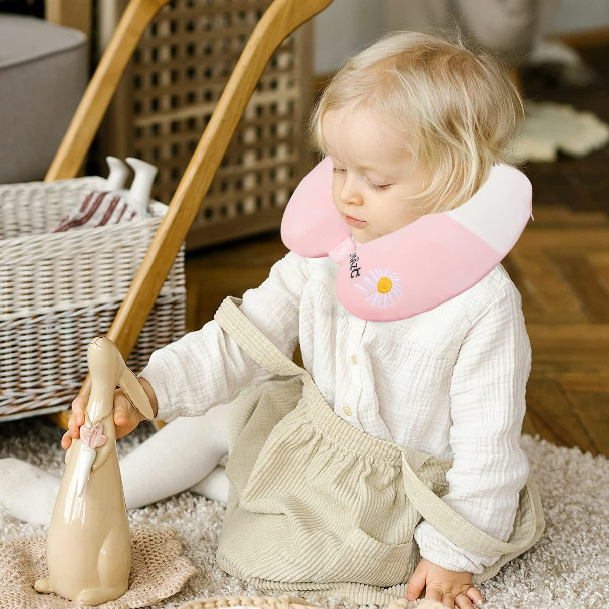 Perna de Calatorie in Forma de U, Flippy, Pentru Gat si Cap, Umplutura din Spuma cu Memorie, 30x30 cm, Model Iepuras, Accesoriu de Voiaj, Birou, Masina, Sistem Prindere Capse, Roz-Alb