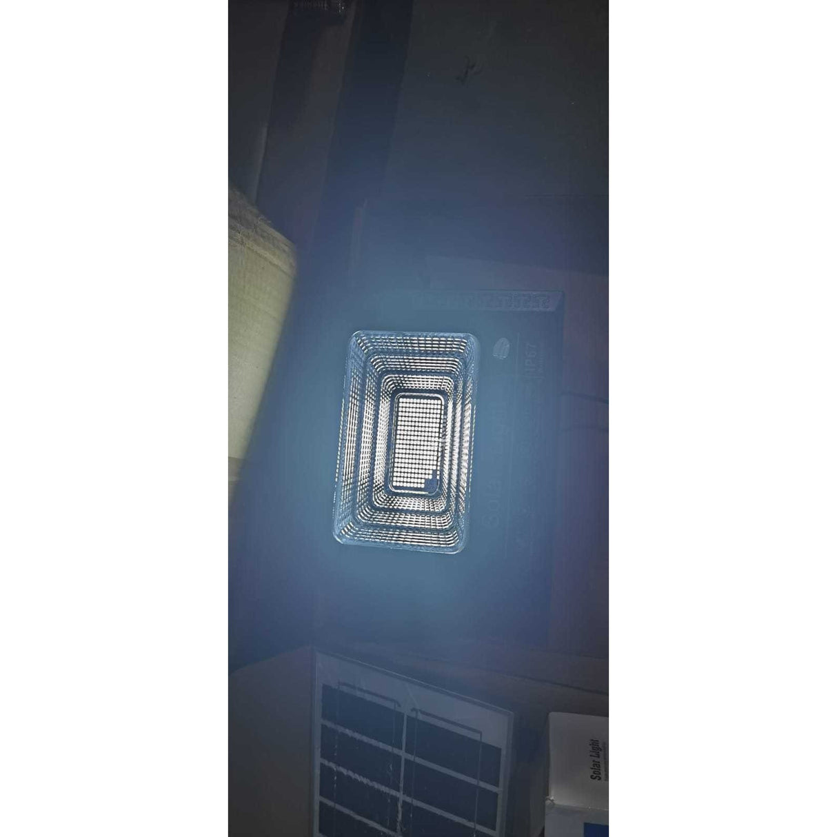Proiector Led/Lampa Solara De Exterior Rezistent La Apa Ip67, Cu Panou Solar, 220 Led Smd, 100W, Senzor De Lumina, Timer, Cu Telecomanda, 2 Moduri De Iluminat, Kit Montaj Inclus, Lumina Rece, Resigilat - vivimall.ro