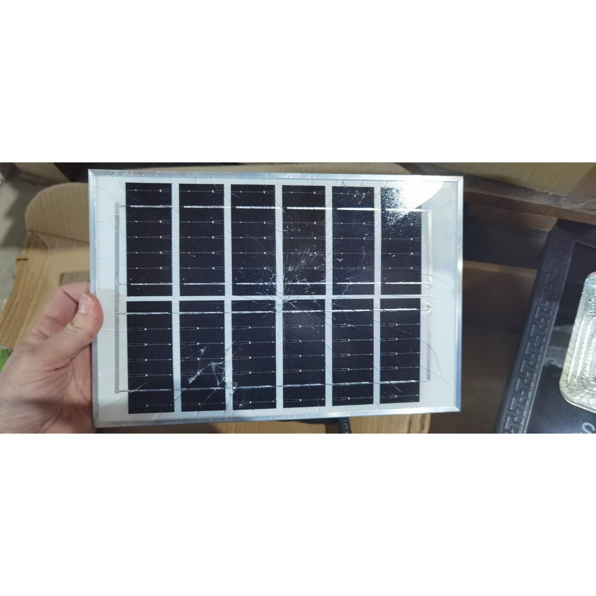 Proiector Led/Lampa Solara De Exterior Rezistent La Apa Ip67, Cu Panou Solar, 220 Led Smd, 100W, Senzor De Lumina, Timer, Cu Telecomanda, 2 Moduri De Iluminat, Kit Montaj Inclus, Lumina Rece, Resigilat - vivimall.ro
