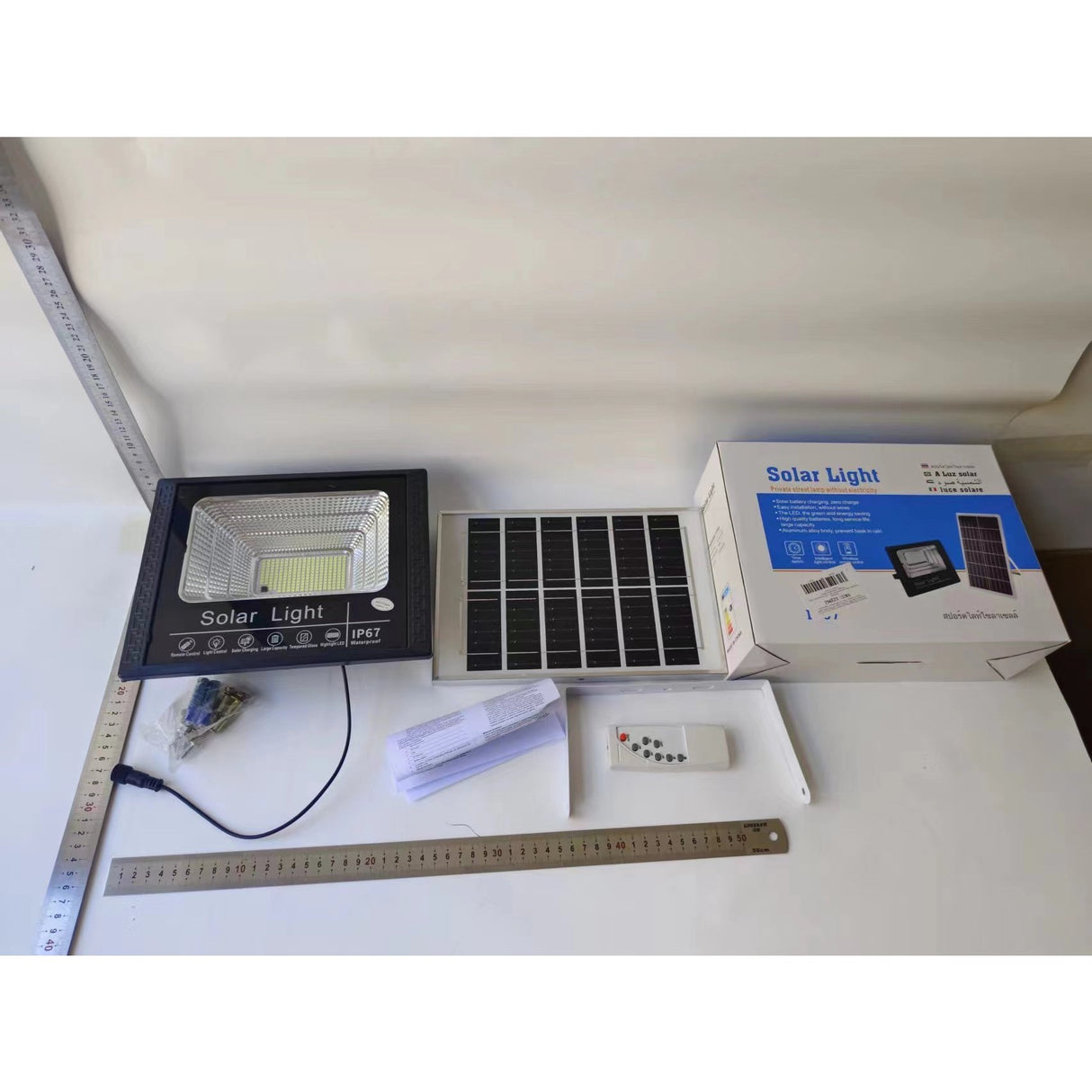 Proiector Led/Lampa Solara De Exterior Rezistent La Apa Ip67, Cu Panou Solar, 220 Led Smd, 100W, Senzor De Lumina, Timer, Cu Telecomanda, 2 Moduri De Iluminat, Kit Montaj Inclus, Lumina Rece, Resigilat - vivimall.ro