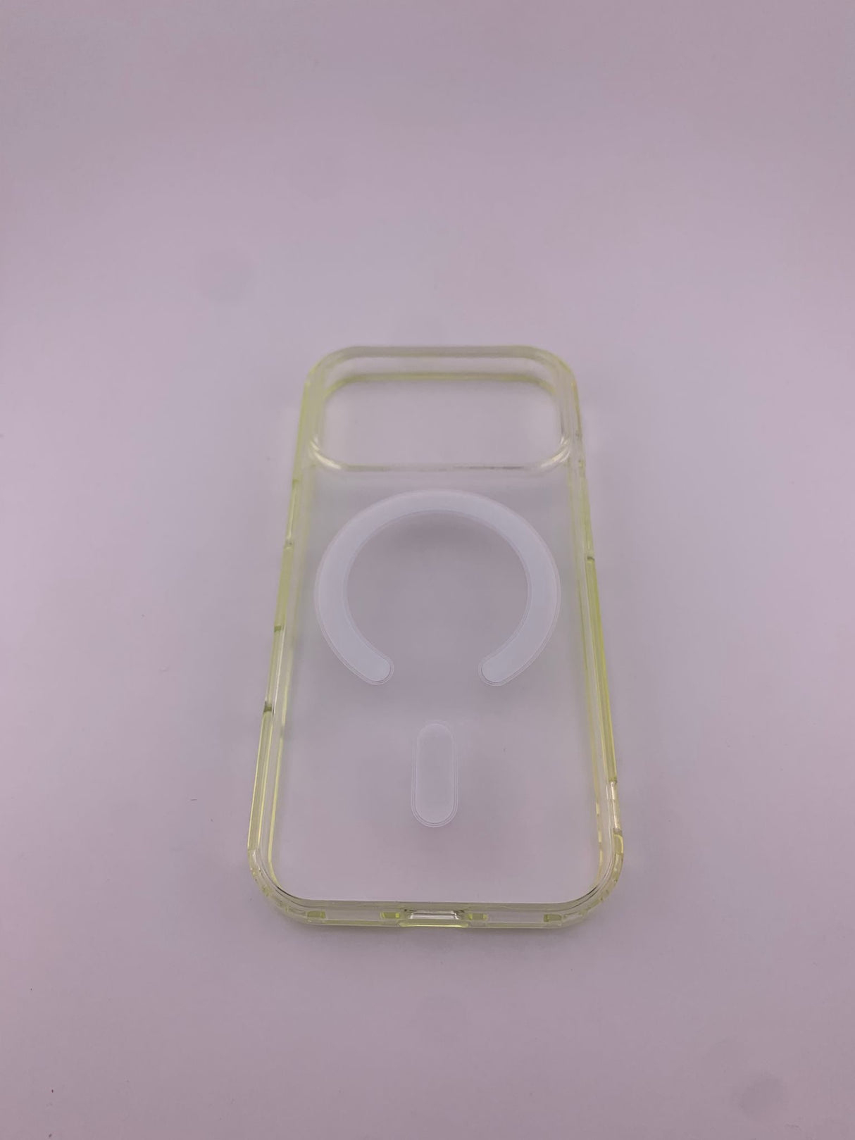 Husă transparentă Flippy iPhone 17 Pro Max cu suport MagSafe, vedere spate cu decupaj camera