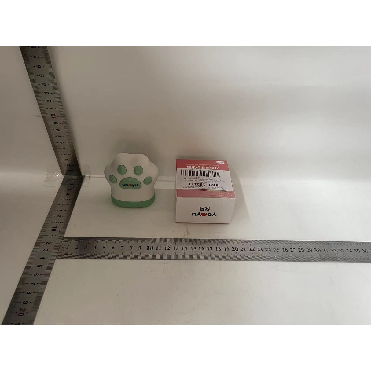 Ruleta Portabila, Vivimall, Ruleta mini pentru Copii, Model Labuta de Pisica, cu Prindere, pentru Masurat Diametrul, 5.5 x 6.5 cm, Banda 1.5m, Verde - vivimall.ro