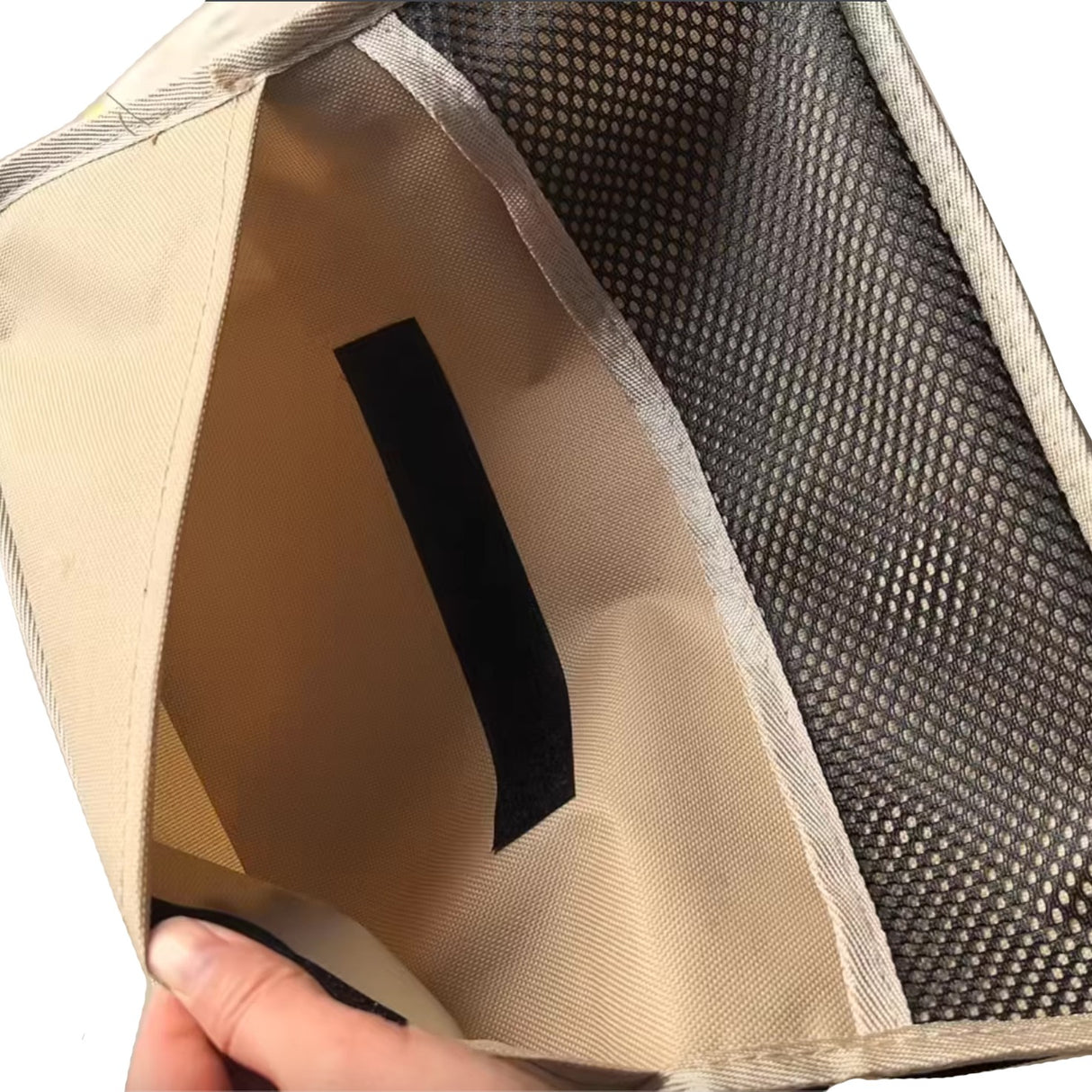 Taburet pliabil portabil pliat, dimensiuni 29x12 cm, ușor de transportat în rucsac, model bej