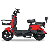 Detaliu față scuter electric KG roșu, iluminare LED și furcă hidraulică, anvelope tubeless 2.5-14