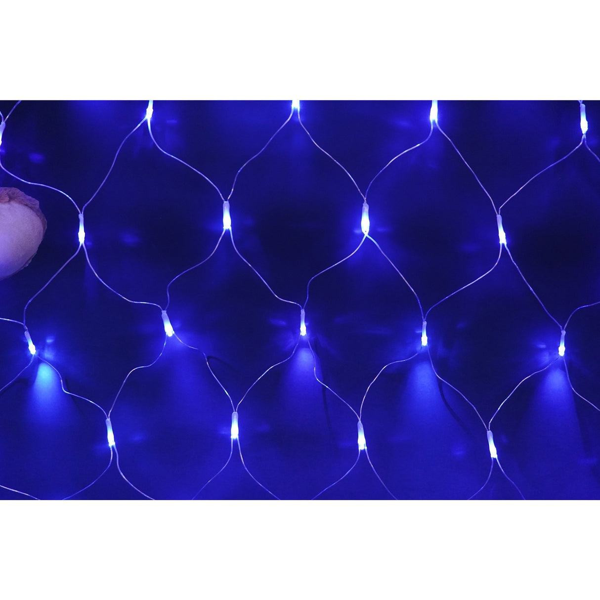 Instalație Crăciun plasă Flippy montată pe gard exterior, iluminare albastră uniformă 2x1 m