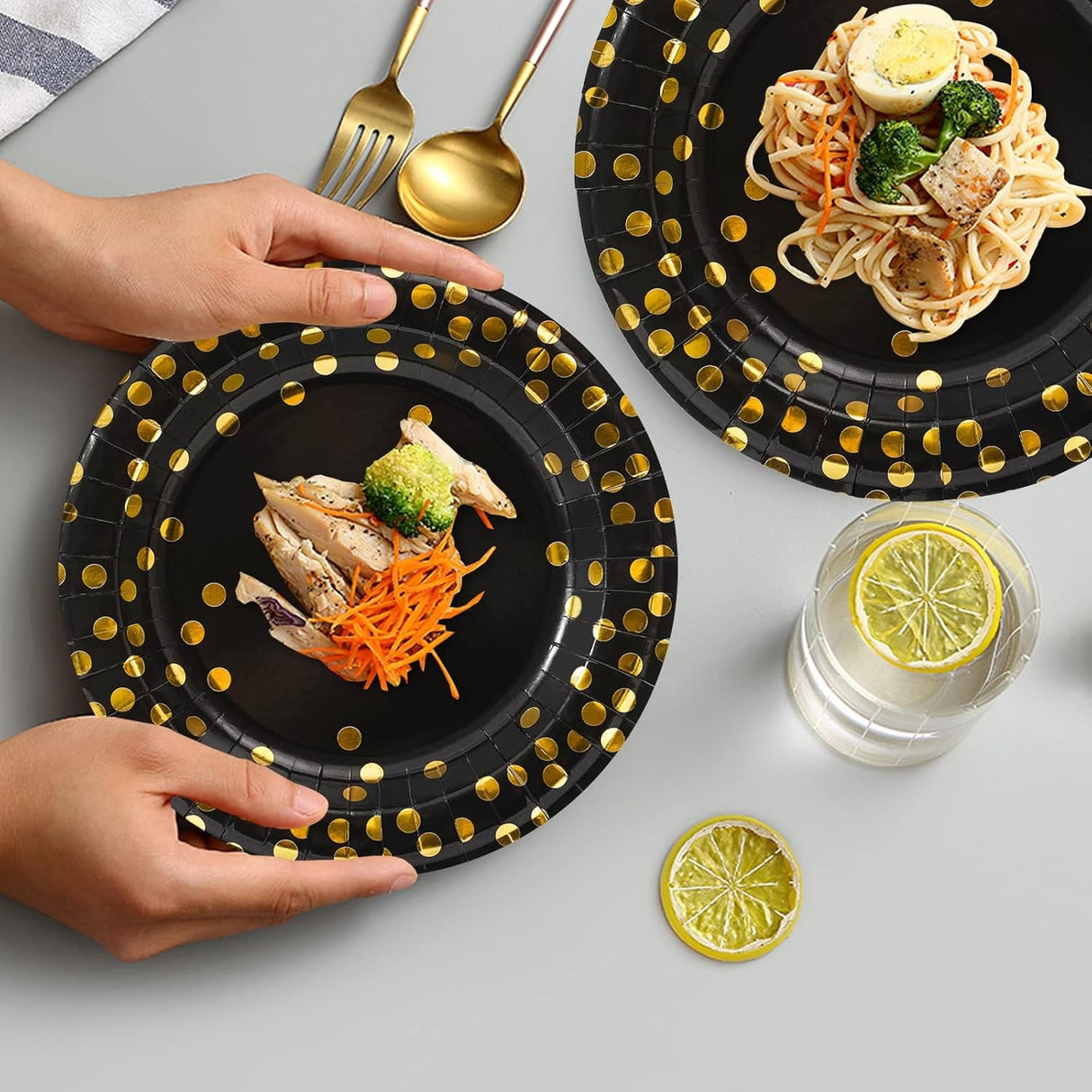 Set 10 Farfurii Unica Folosinta, Flippy, Imprimeu cu Buline, din Carton, Diametru 23 cm, Negru/Auriu