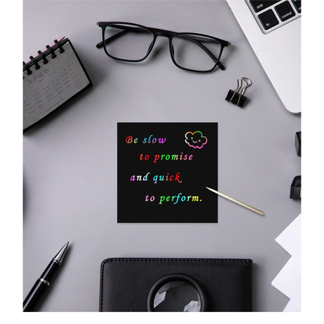 Set 100 de Planse Razuibile, Flippy, din Hartie Curcubeu, 2 Creioane din Bambus + 2 Sabloane, +3 Ani, 8.5 x 8.5 cm, Multicolor