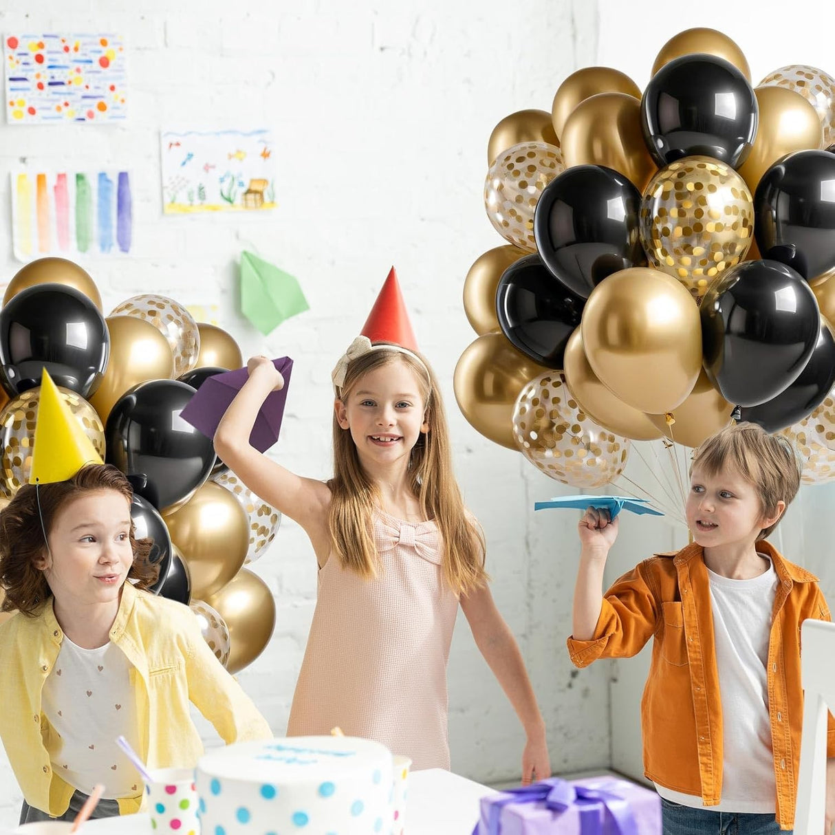 Set 16 Baloane din Latex, Vivimall, Model Party, 30 cm, Auriu, Negru, Confetti, 2.8 g