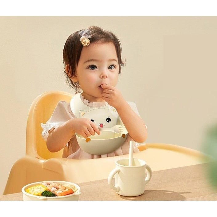 Set 2 Piese Hranire Bebelusi si Copii, Flippy, Cana cu Capac si Pai, din Silicon, fara BPA, de la 12 Luni, Model Pisicuta, 12 x 9.5 x 11 cm, Bej