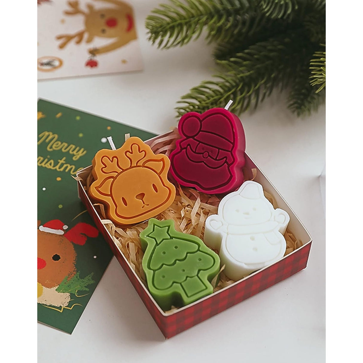 Set 4 Lumanari Parfumate, Vivimall, Model Craciun, din Parafina, 10.2 x 9.1 x 2.7 cm, Multicolor - vivimall.ro