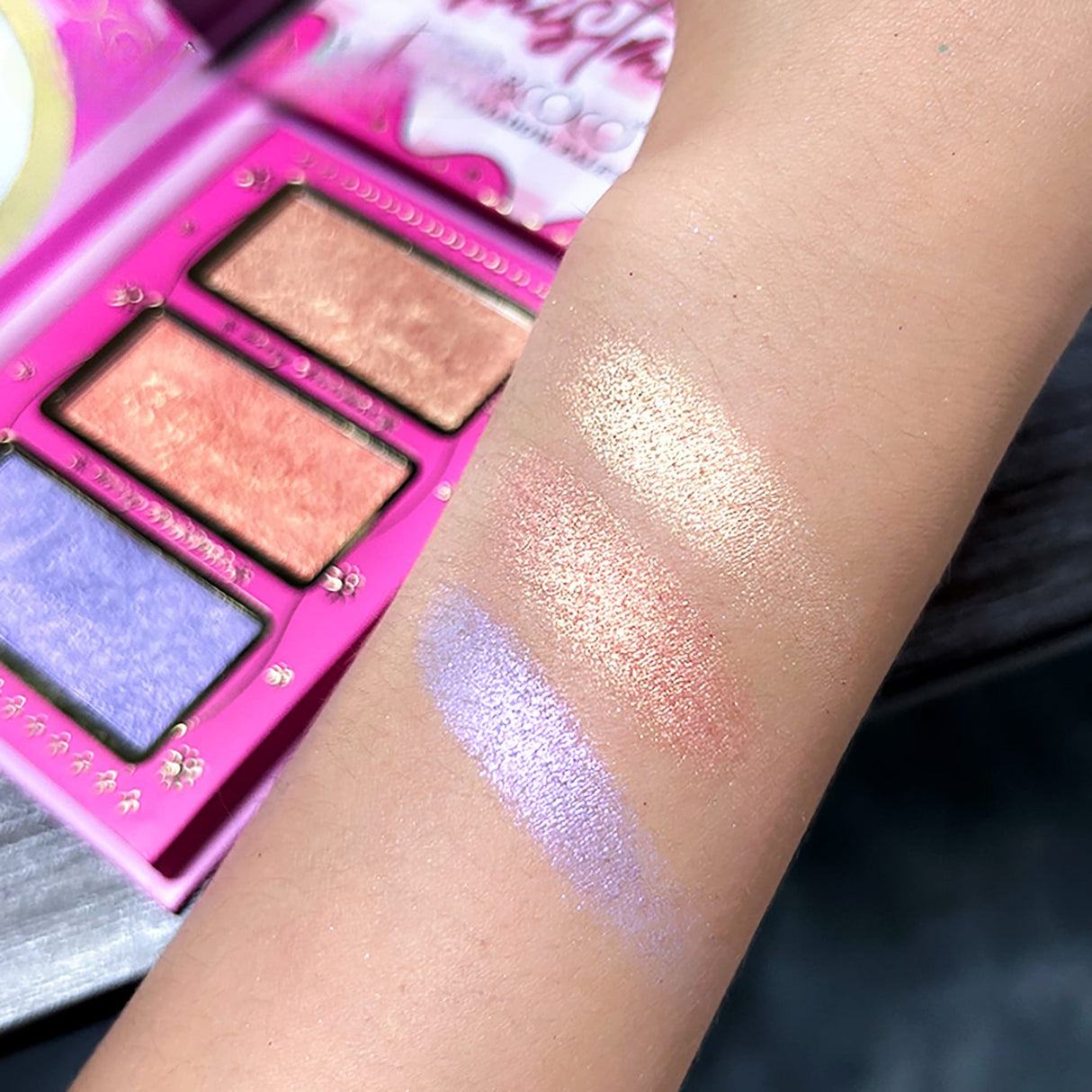 Set 4 Palete de Machiaj, KEVIN & COCO, Christmas Jingle, 21 culori, 27.3 x 20.8 x 2.4 cm - vivimall.ro