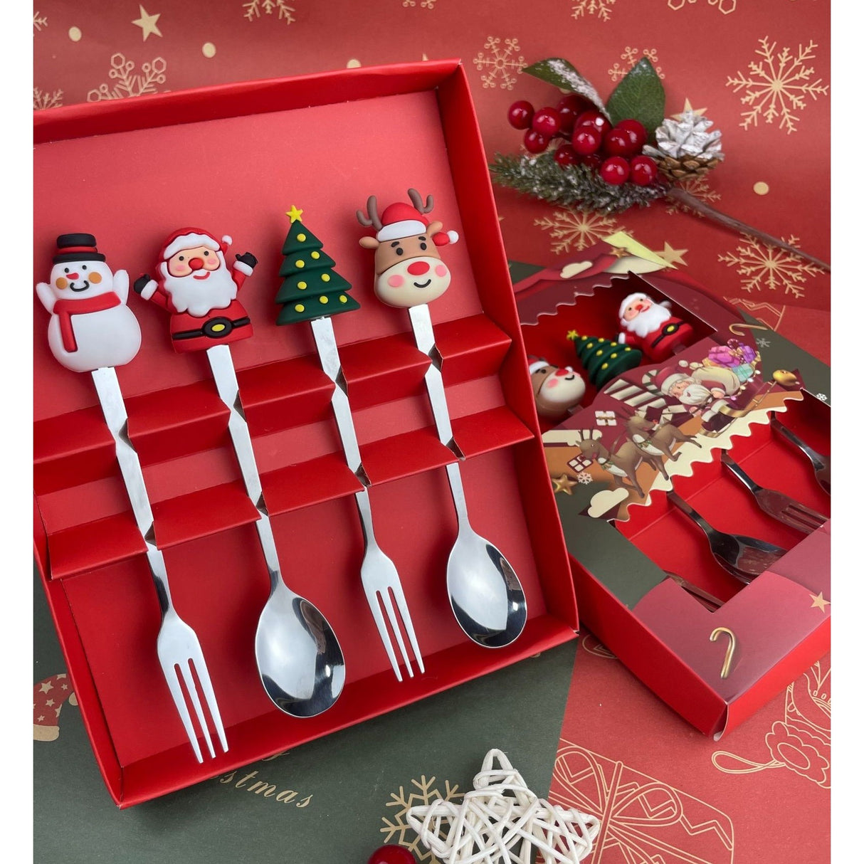 Set 4 Tacamuri, Cu Figurine De Craciun, Din Otel Inoxidabil, 2 Furculite, 2 Linguri, Cutie Festiva, 13.5 Cm - vivimall.ro