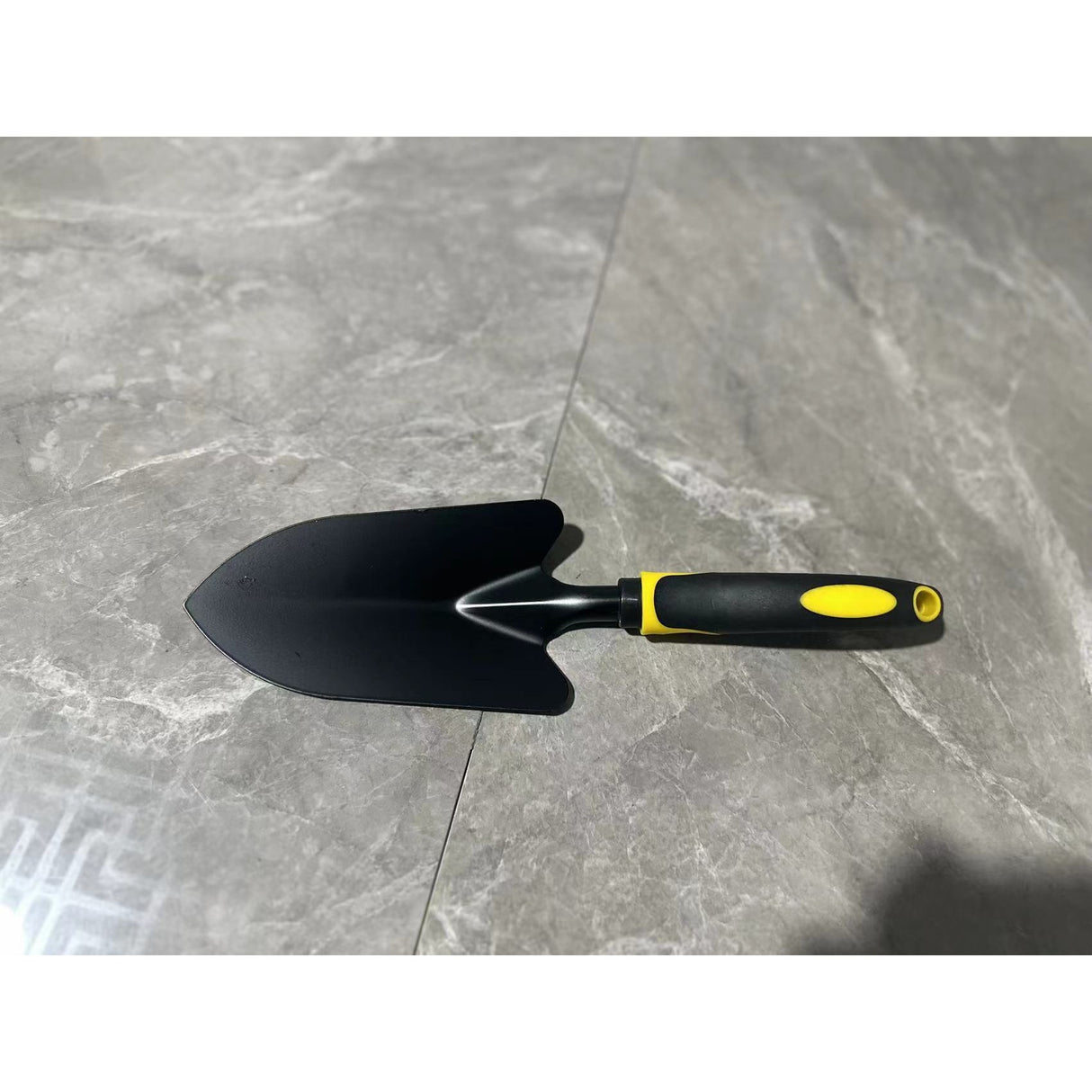 Set 4 Unelte De Gradina Pentru Plantare, Prelucrare Sol Si Ingrijire Plante, Material Pvc Carbon, Grebla, Sapaliga Cu Cap Dublu, Lopata Mica, Lopata Lata, 43 X 11 Cm, Negru/Galben - vivimall.ro