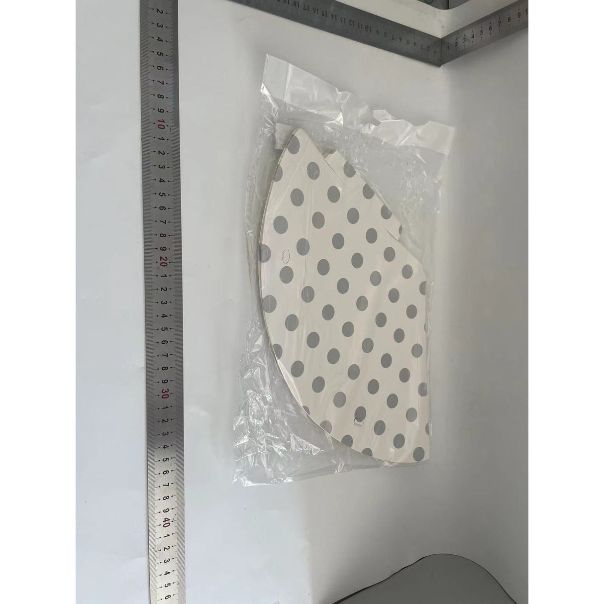 Set 6 Coifuri Metalizate, Pentru Petrecere, Tematica Aniversare, Model Buline, 20 Cm,