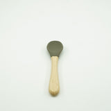 Set 8 piese diversificare bebelusi si copii din silicon Flippy, baveta, farfurie compartimentata cu ventuza, bol cu ventuza, tacamuri din lemn si silicon, cana pentru gustari, fara alergeni, verde inchis