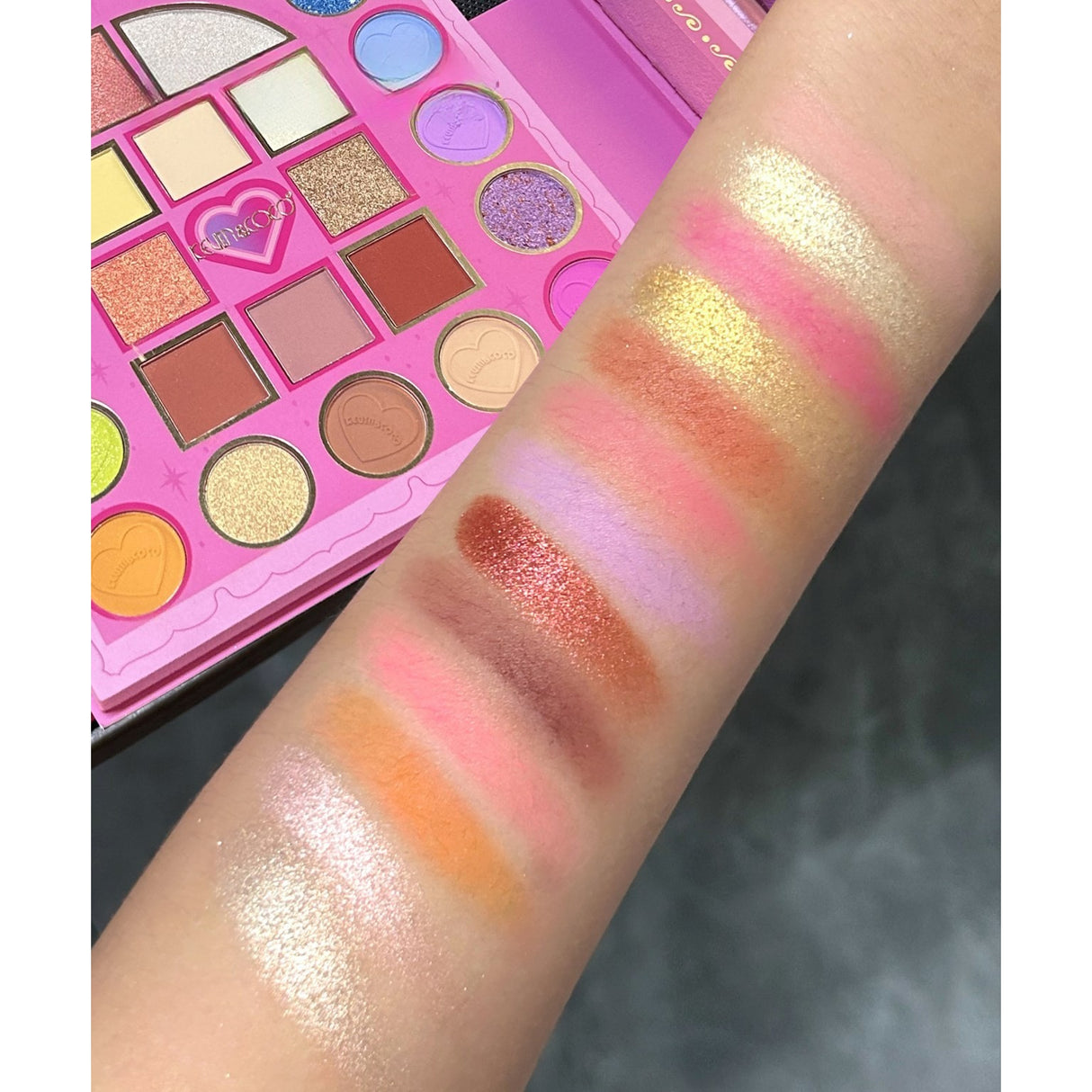 Set 9 Produse de Machiaj, KEVIN & COCO, Arch Circus, 27 culori, 17 x 22.5 x 3.3 cm - vivimall.ro