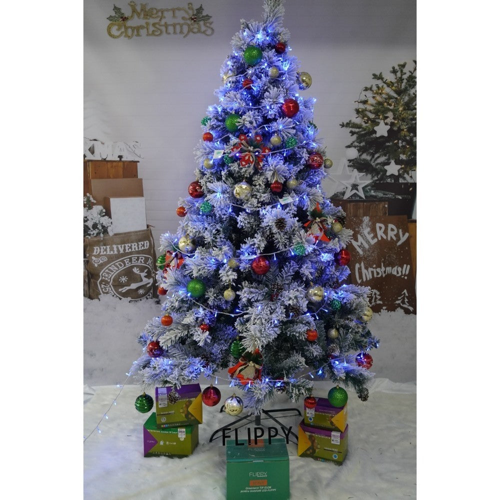 Set brad artificial de Craciun si elemente decorative, nins, decorat cu conuri pin, pentru interior/exterior, inaltime 210 cm, diametru 131 cm, 630 ramuri, Flippy, alb/verde, suport metalic inclus - vivimall.ro