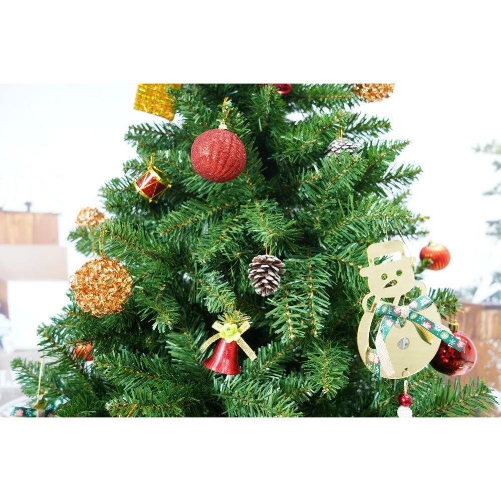 Set brad artificial de Craciun si elemente decorative, nins, decorat cu conuri pin, pentru interior/exterior, inaltime 210 cm, diametru 131 cm, 630 ramuri, Flippy, alb/verde, suport metalic inclus - vivimall.ro