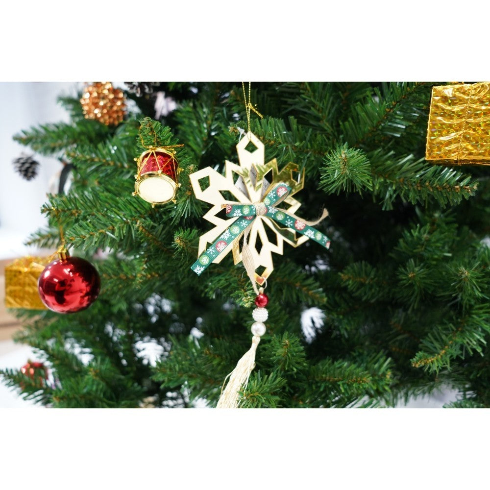 Set brad artificial de Craciun si elemente decorative, nins, decorat cu conuri pin, pentru interior/exterior, inaltime 210 cm, diametru 131 cm, 630 ramuri, Flippy, alb/verde, suport metalic inclus - vivimall.ro